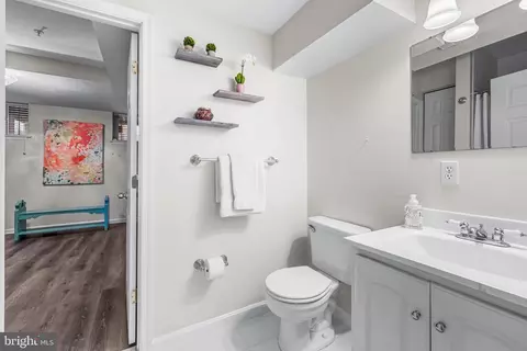 Bath - 1012 S Streeper St S, Baltimore, MD 21224 photo 5 of 6