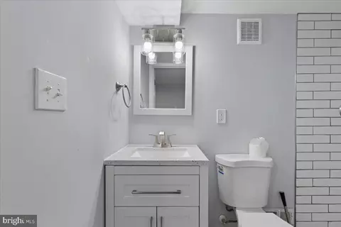 Bath - 3111 Harview Ave, Baltimore, MD 21234 photo 3 of 4