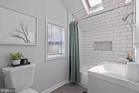 Bath - 3111 Harview Ave, Baltimore, MD 21234 photo 2 of 4