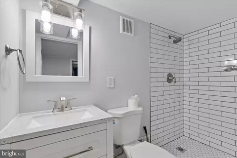 Bath - 3111 Harview Ave, Baltimore, MD 21234 photo 4 of 4