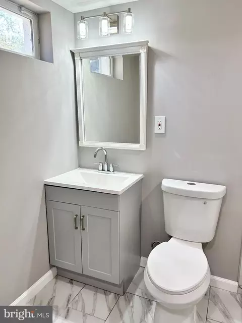 Bath - 1617 Pentwood Rd, Baltimore, MD 21239 photo 5 of 6