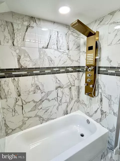 Bath - 1617 Pentwood Rd, Baltimore, MD 21239 photo 3 of 6