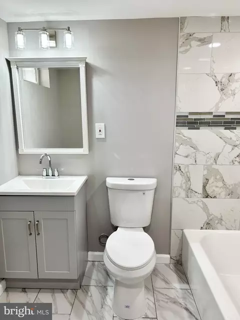 Bath - 1617 Pentwood Rd, Baltimore, MD 21239 photo 4 of 6