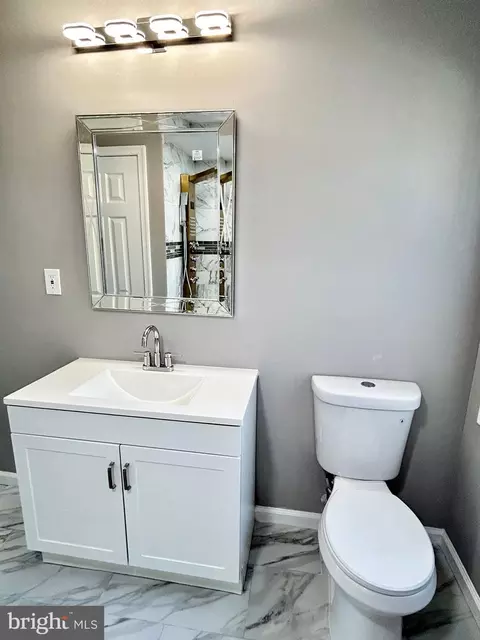 Bath - 1617 Pentwood Rd, Baltimore, MD 21239 photo 2 of 6