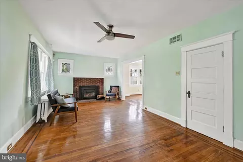 Living - 700 Evesham Ave, Baltimore, MD 21212 photo 2 of 3