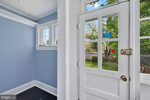 Entry Way - 700 Evesham Ave, Baltimore, MD 21212 photo 1 of 2