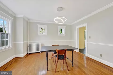 Dining - 700 Evesham Ave, Baltimore, MD 21212 photo 1 of 3