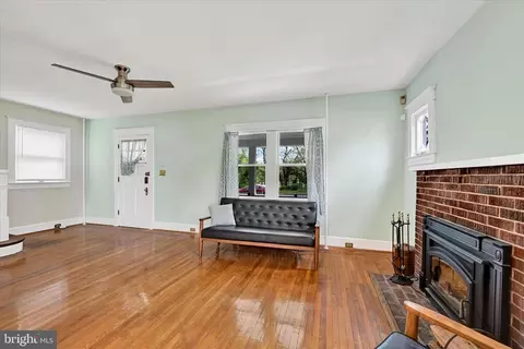 Living - 700 Evesham Ave, Baltimore, MD 21212 photo 1 of 3