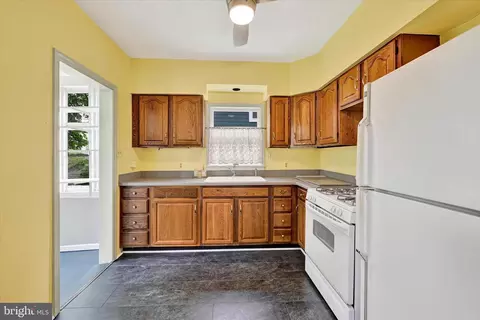 Kitchen - 700 Evesham Ave, Baltimore, MD 21212 photo 1 of 2