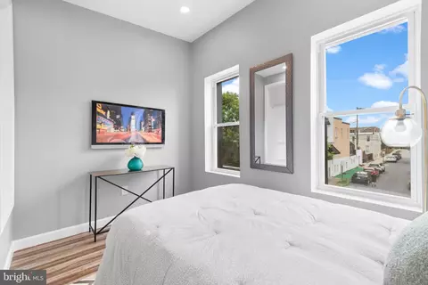 856 W 33rd St, Baltimore, MD 21211 photo 17