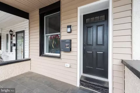 856 W 33rd St, Baltimore, MD 21211 photo 2