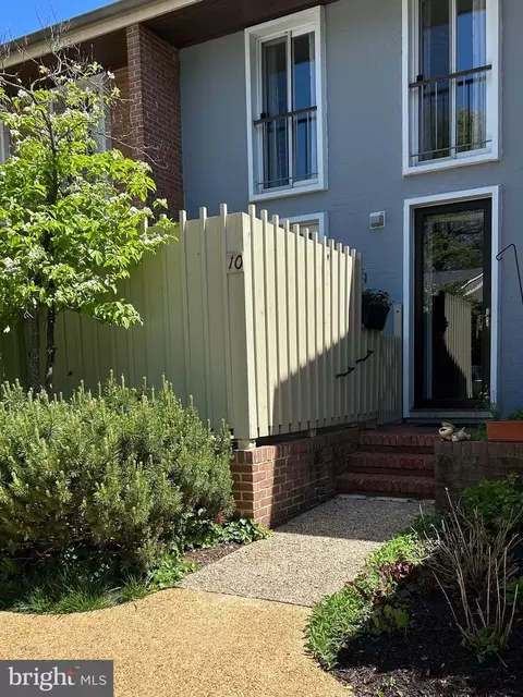 10 Bouton Green Ct, Baltimore, MD 21210