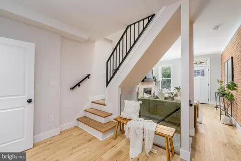 Entry Way - 548 E Fort Ave, Baltimore, MD 21230 photo 2 of 7