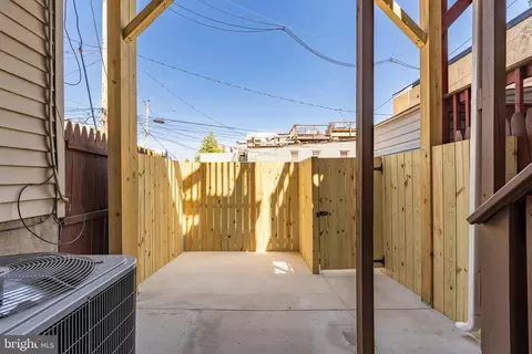 Exterior - 548 E Fort Ave, Baltimore, MD 21230 photo 3 of 10