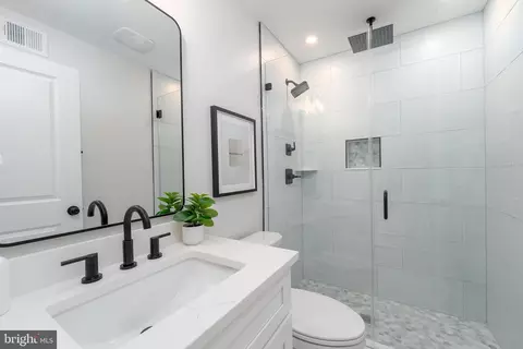 Bath - 548 E Fort Ave, Baltimore, MD 21230 photo 1 of 2