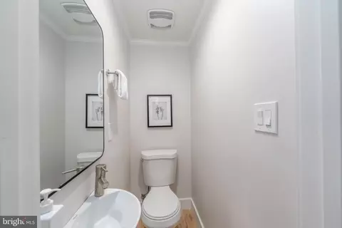 Entry Way - 548 E Fort Ave, Baltimore, MD 21230 photo 3 of 7
