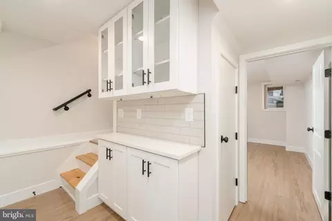 Entry Way - 548 E Fort Ave, Baltimore, MD 21230 photo 5 of 7