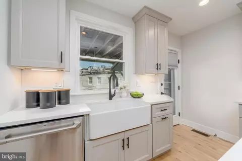 Kitchen - 548 E Fort Ave, Baltimore, MD 21230 photo 4 of 6
