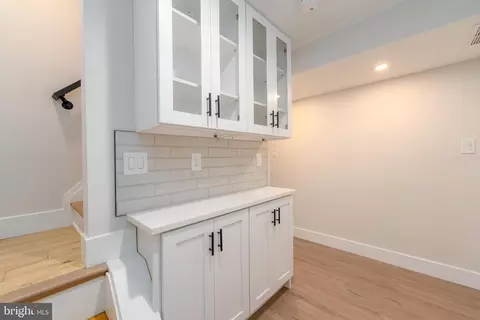 Entry Way - 548 E Fort Ave, Baltimore, MD 21230 photo 6 of 7