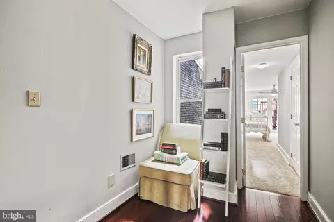 Entry Way - 2931 Dillon St, Baltimore, MD 21224 photo 3 of 4