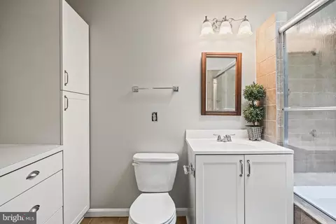 Bath - 2931 Dillon St, Baltimore, MD 21224 photo 2 of 2