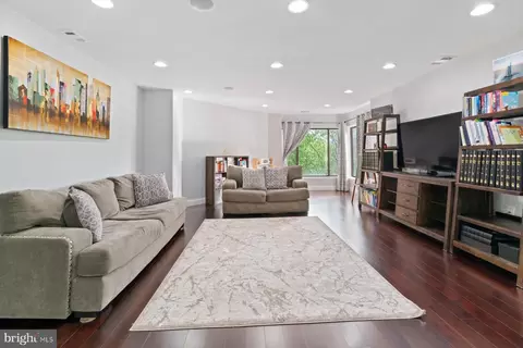Living - 3021 Fallstaff Rd #401B, Baltimore, MD 21209 photo 1 of 2