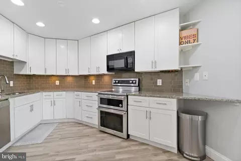 Kitchen - 3021 Fallstaff Rd #401B, Baltimore, MD 21209 photo 2 of 4