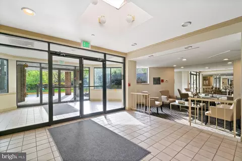 Entry Way - 3021 Fallstaff Rd #401B, Baltimore, MD 21209 photo 3 of 4