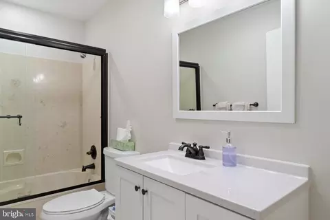 Bath - 3021 Fallstaff Rd #401B, Baltimore, MD 21209 photo 1 of 5