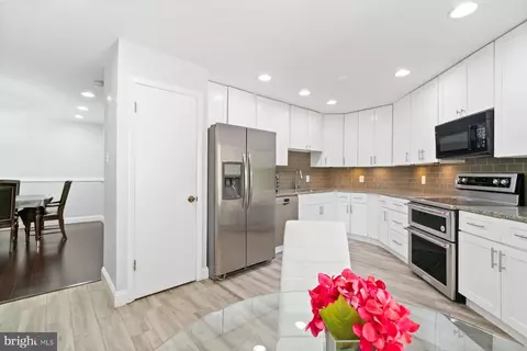 Kitchen - 3021 Fallstaff Rd #401B, Baltimore, MD 21209 photo 4 of 4