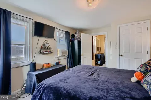 Bedroom - 420 S Wolfe St S, Baltimore, MD 21231 photo 5 of 12
