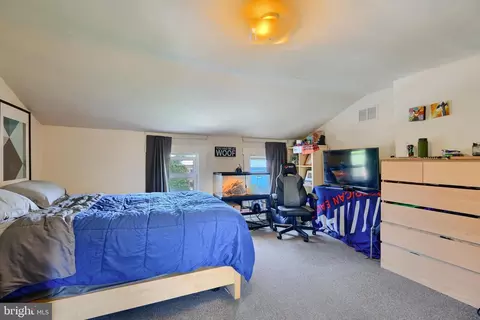 Bedroom - 420 S Wolfe St S, Baltimore, MD 21231 photo 10 of 12