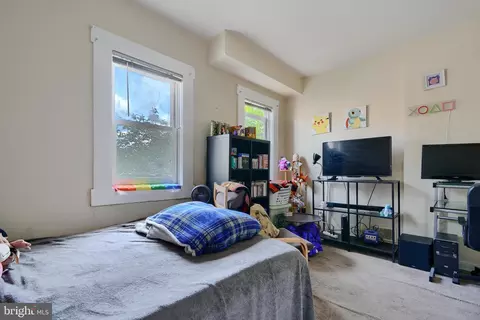 Bedroom - 420 S Wolfe St S, Baltimore, MD 21231 photo 8 of 12