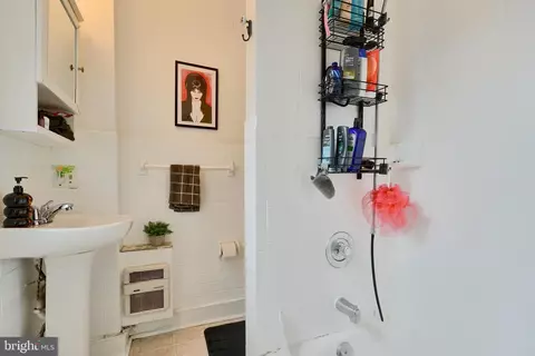 Bath - 420 S Wolfe St S, Baltimore, MD 21231 photo 2 of 2