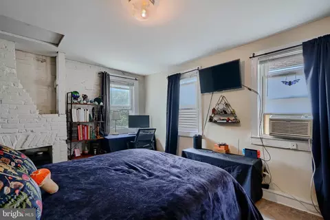 Bedroom - 420 S Wolfe St S, Baltimore, MD 21231 photo 3 of 12