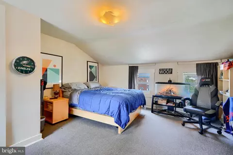 Bedroom - 420 S Wolfe St S, Baltimore, MD 21231 photo 9 of 12