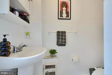 Bath - 420 S Wolfe St S, Baltimore, MD 21231 photo 1 of 2