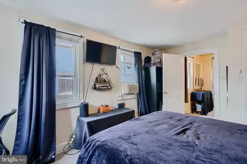 Bedroom - 420 S Wolfe St S, Baltimore, MD 21231 photo 4 of 12
