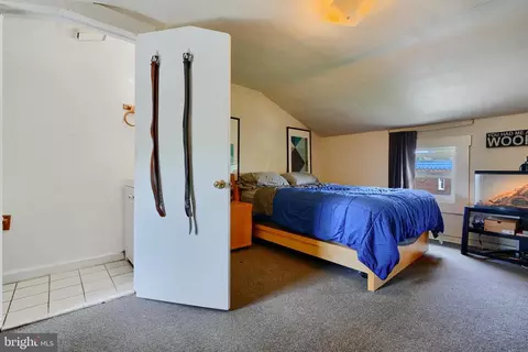 Bedroom - 420 S Wolfe St S, Baltimore, MD 21231 photo 12 of 12