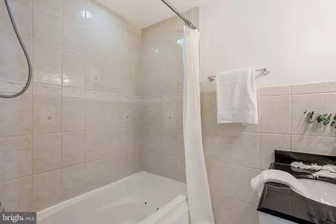 Bath - 1236 Wall St, Baltimore, MD 21230 photo 2 of 3