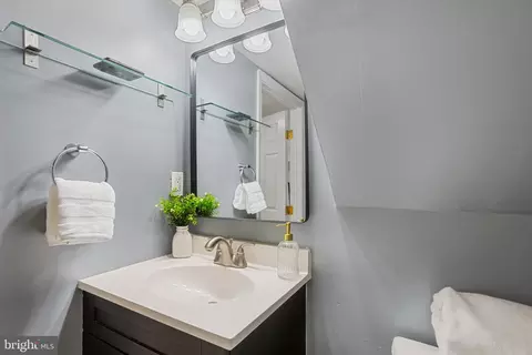 Bath - 1236 Wall St, Baltimore, MD 21230 photo 3 of 3