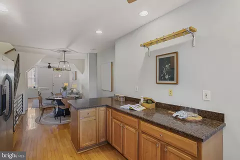 Entry Way - 1236 Wall St, Baltimore, MD 21230 photo 2 of 4