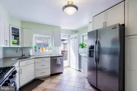 Kitchen - 600 S Streeper St S, Baltimore, MD 21224 photo 3 of 3