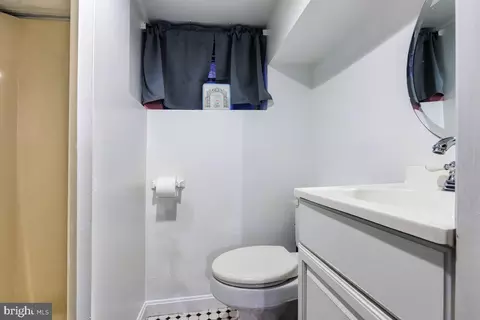 Bath - 600 S Streeper St S, Baltimore, MD 21224 photo 2 of 2