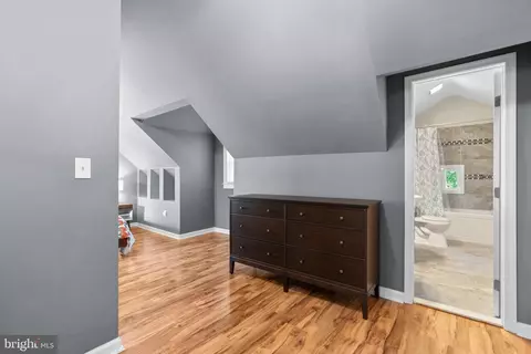 Entry Way - 5310 Brabant Rd, Baltimore, MD 21229 photo 6 of 6