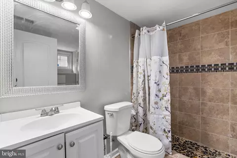 Bath - 5310 Brabant Rd, Baltimore, MD 21229 photo 3 of 3