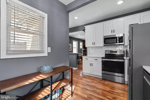 Entry Way - 5310 Brabant Rd, Baltimore, MD 21229 photo 3 of 6