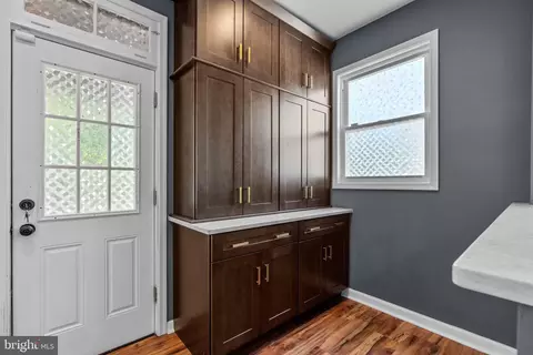 Entry Way - 5310 Brabant Rd, Baltimore, MD 21229 photo 5 of 6