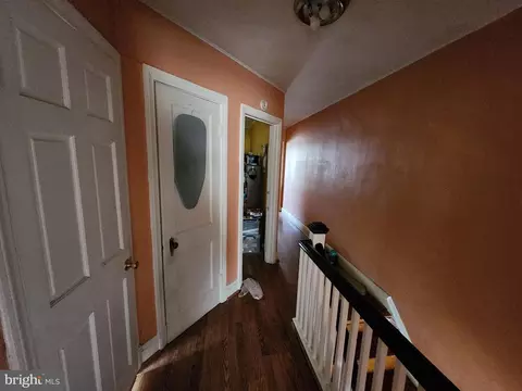 Entry Way - 3906 Cranston Ave, Baltimore, MD 21229 photo 2 of 4