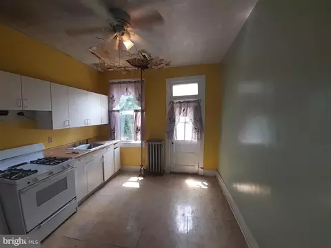 Entry Way - 517 E 38th St, Baltimore, MD 21218 photo 1 of 5